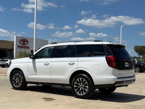 Used 2025 Ford Expedition Platinum AWD/4WD image 3