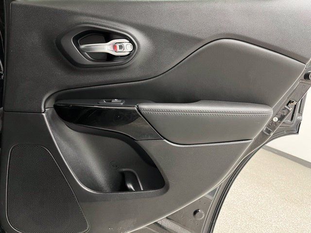 Used 2021 Jeep Cherokee Latitude Plus FWD image 46