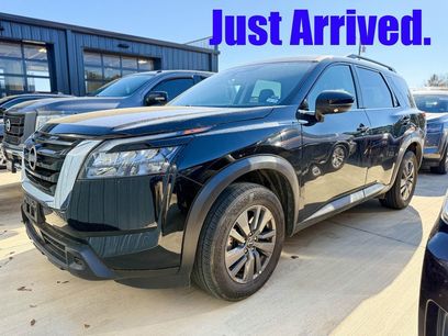 Used 2025 Nissan Pathfinder SV