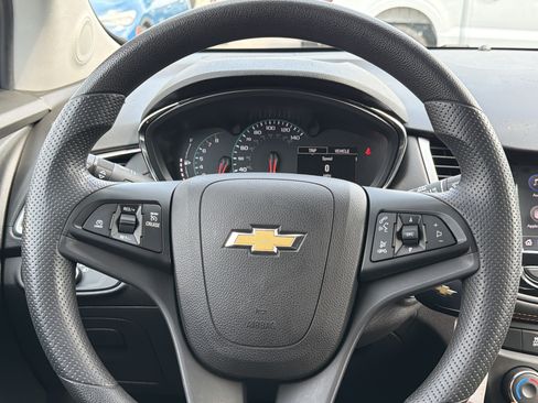 Used 2022 Chevrolet Trax LS w/ Tint and Cruise Package AWD/4WD image 13