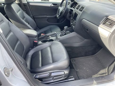 Used 2017 Volkswagen Jetta SE image 31