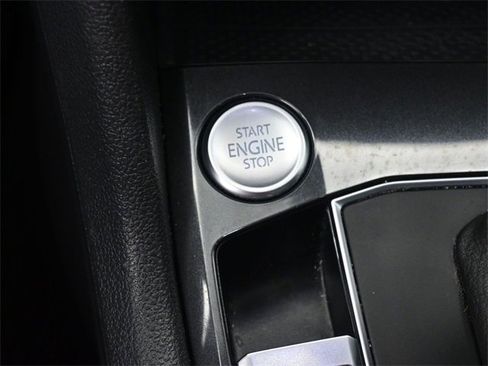 Used 2021 Volkswagen Tiguan SEL w/ 3-Row Tiguan MDO Package image 32