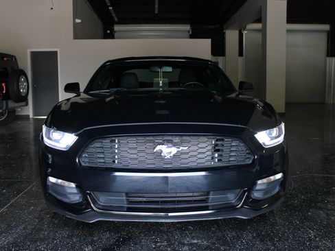 Used 2016 Ford Mustang Coupe image 7