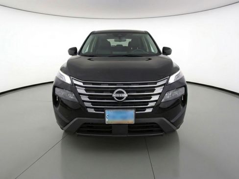 Used 2025 Nissan Rogue SV image 2