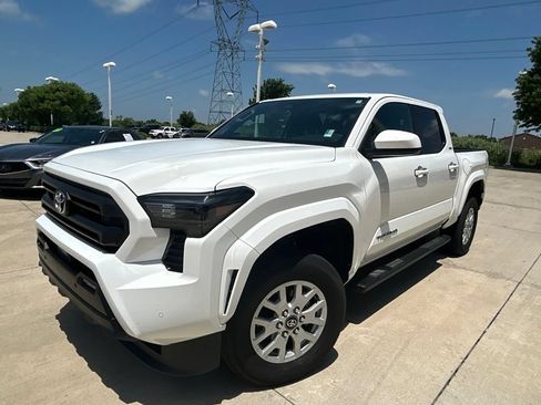 Used 2025 Toyota Tacoma SR5 AWD/4WD image 1