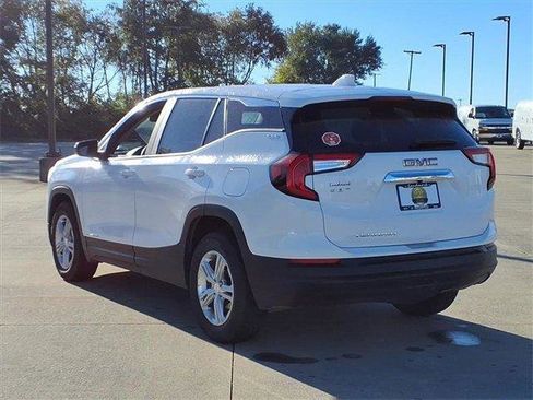 Used 2024 GMC Terrain SLE image 3