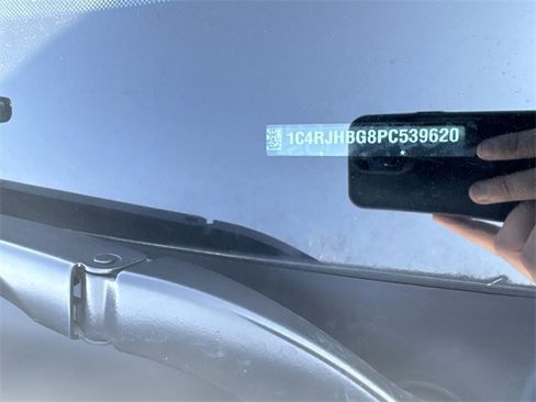 Used 2023 Jeep Grand Cherokee Limited image 35