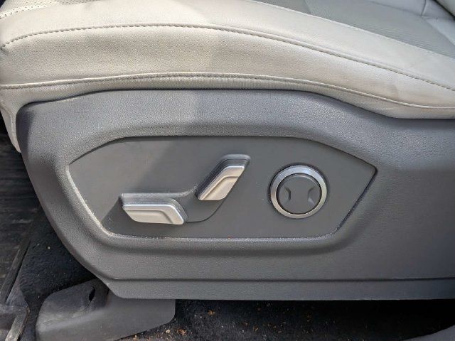 Used 2025 Hyundai Santa Fe SEL FWD image 16