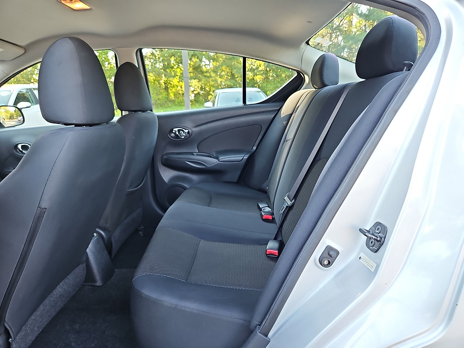 Used 2013 Nissan Versa SV w/ Convenience Pkg FWD image 12