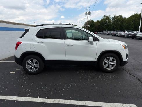 Used 2016 Chevrolet Trax LT w/ LT Sun and Sound Package FWD image 6