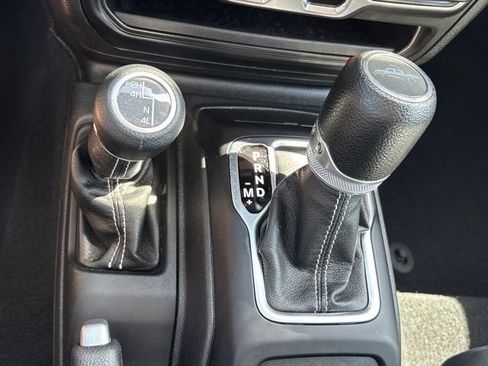 Used 2023 Jeep Gladiator Overland AWD/4WD image 34