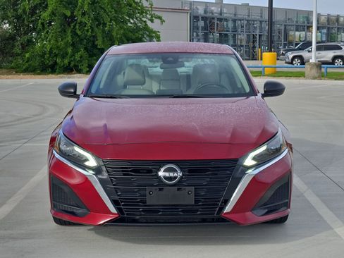 Used 2025 Nissan Altima 2.5 SV FWD image 10