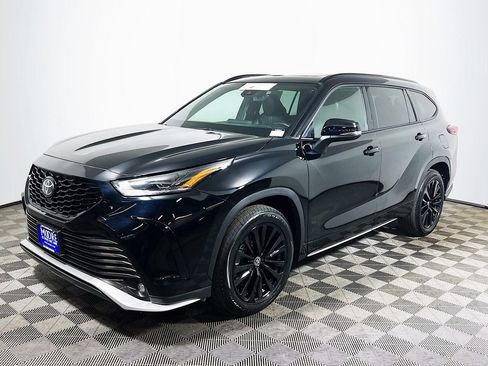 Certified 2025 Toyota Highlander XSE AWD/4WD image 4