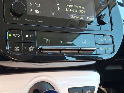 Used 2018 Toyota Prius Three image 21