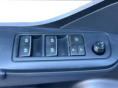 Used 2018 Toyota C-HR XLE image 20