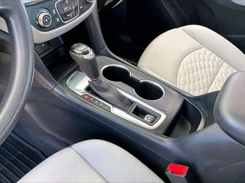 Used 2019 Chevrolet Equinox LS image 15