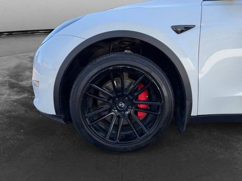 Used 2020 Tesla Model Y Performance image 9