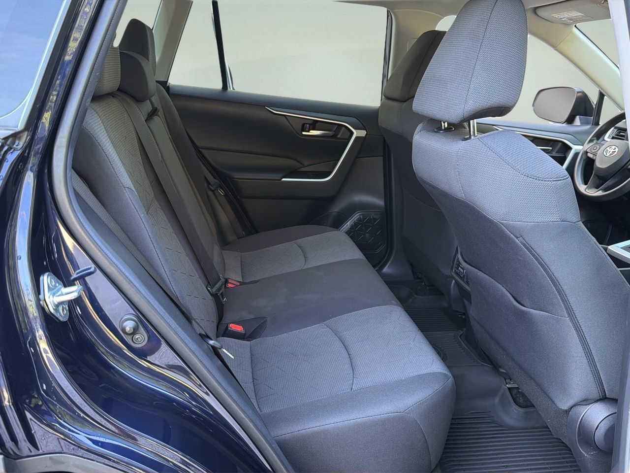 Used 2021 Toyota RAV4 XLE FWD image 18