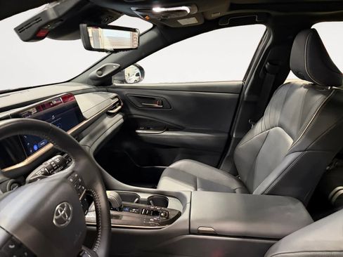 Used 2025 Toyota Crown Signia Limited image 10