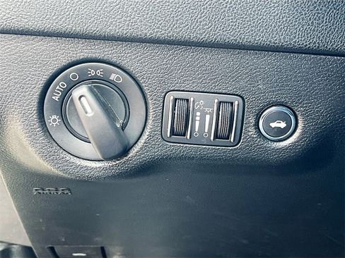 Used 2023 Dodge Charger SXT w/ Blacktop Package image 10