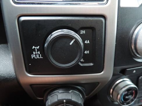 Used 2017 Ford F150 Platinum w/ Equipment Group 701A Luxury image 30