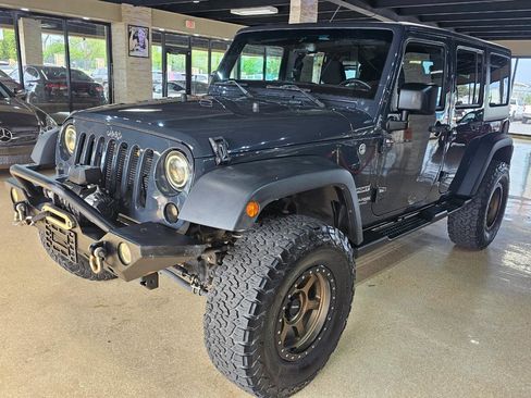 Used 2018 Jeep Wrangler Unlimited Sport S AWD/4WD image 3