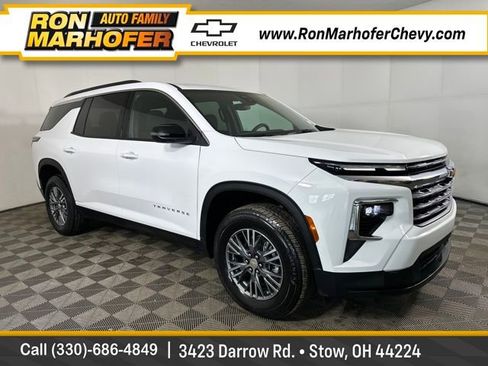 Used 2025 Chevrolet Traverse LT image 1