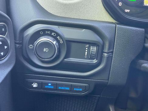Used 2024 Jeep Wrangler Unlimited Sahara w/ Technology Group AWD/4WD image 20