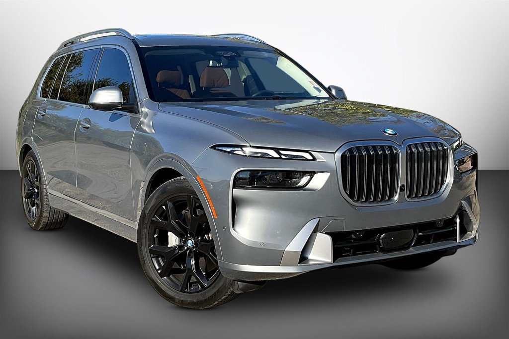 Used 2024 BMW X7 xDrive40i AWD/4WD image 3