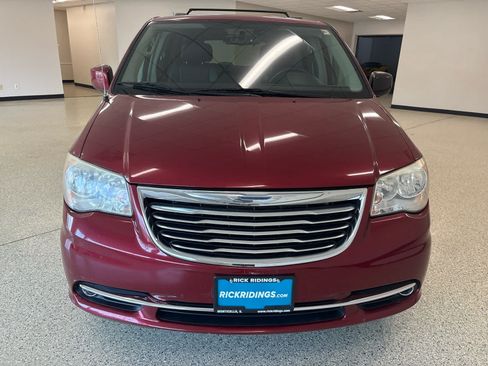 Used 2012 Chrysler Town & Country Touring w/ Entertainment Group #1 FWD image 2