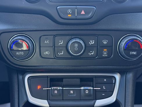 Used 2023 GMC Terrain SLT w/ Tech Package image 26