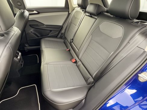 Certified 2023 Volkswagen Taos SE w/ Panoramic Sunroof Package FWD image 25