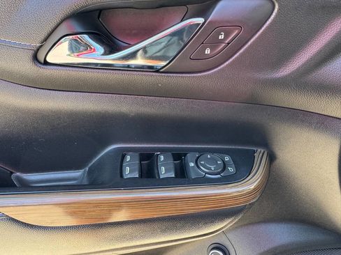 Used 2020 GMC Acadia SLE w/ Driver Convenience Package FWD image 9