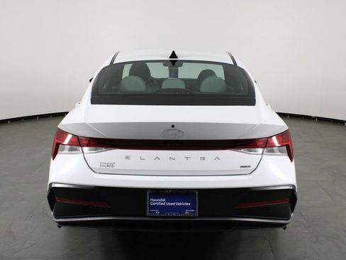 Certified 2025 Hyundai Elantra Limited image 11