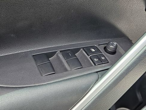 Used 2023 Toyota Corolla Cross LE FWD image 16