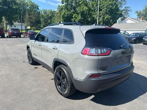 Used 2023 Jeep Cherokee Altitude Lux AWD/4WD image 5