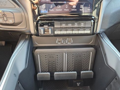 New 2026 RAM 2500 Laramie w/ Night Edition AWD/4WD image 20