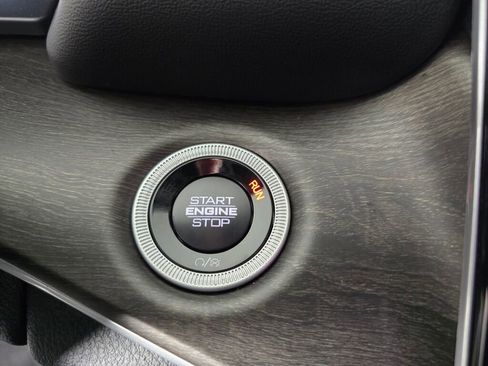 New 2025 Jeep Grand Cherokee Limited w/ Black Appearance Package image 20