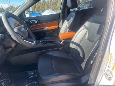 Used 2025 Jeep Compass Limited w/ Sun & Sound Group AWD/4WD image 7