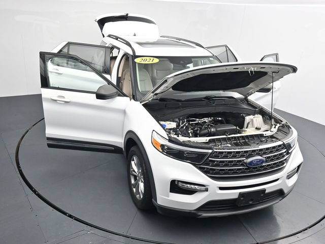 Certified 2021 Ford Explorer XLT w/ Equipment Group 202A AWD/4WD image 35
