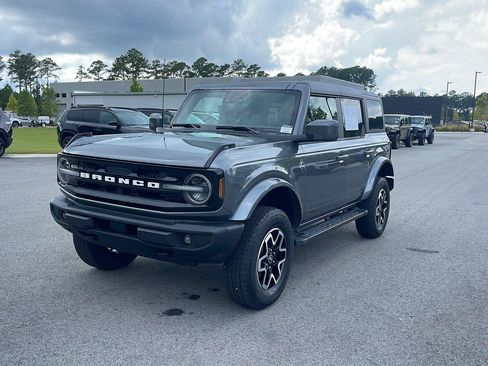 Used 2024 Ford Bronco Outer Banks AWD/4WD image 3