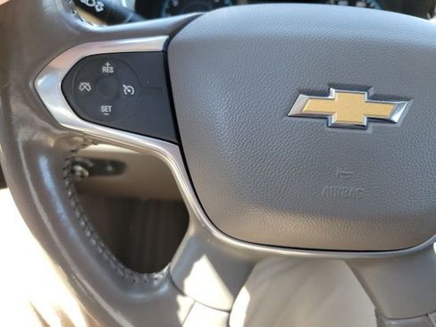 Used 2021 Chevrolet Traverse LT image 11