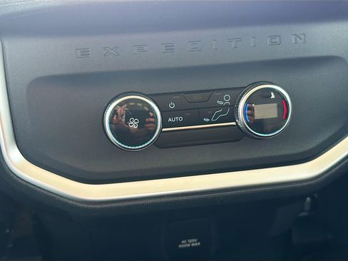 Certified 2025 Ford Expedition Active AWD/4WD image 27