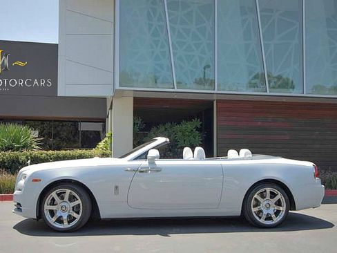 Used 2017 Rolls-Royce Dawn image 25