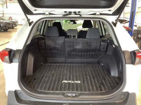 Used 2022 Toyota RAV4 LE AWD/4WD image 20