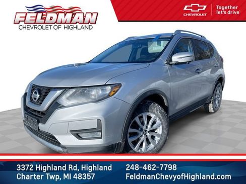 Used 2017 Nissan Rogue SV w/ SV Premium Package image 1