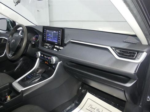 Used 2021 Toyota RAV4 XLE AWD/4WD image 24