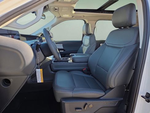 New 2025 Ford Expedition Active image 12