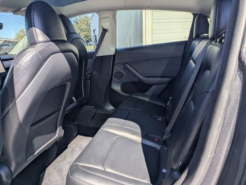 Used 2025 Tesla Model Y Long Range image 15