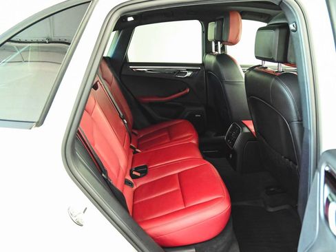 Used 2022 Porsche Macan AWD/4WD image 35